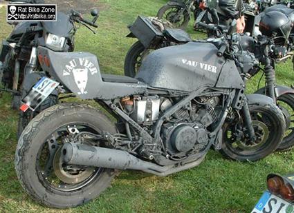 black honda vf 750